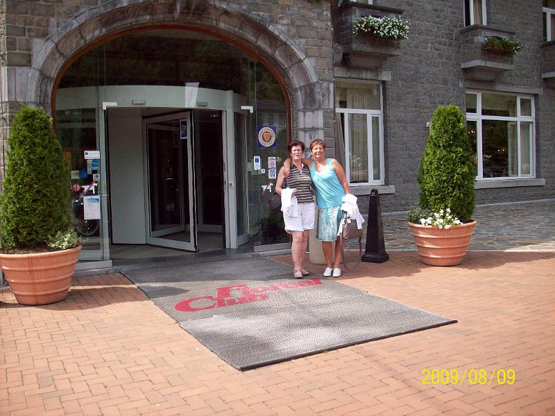 Lunch time in de Floreal in La Roche.JPG